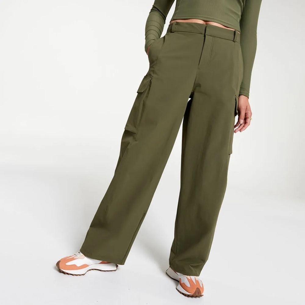 NWT New Calia Women’s High Rise Cargo Pocket Pants Medium M